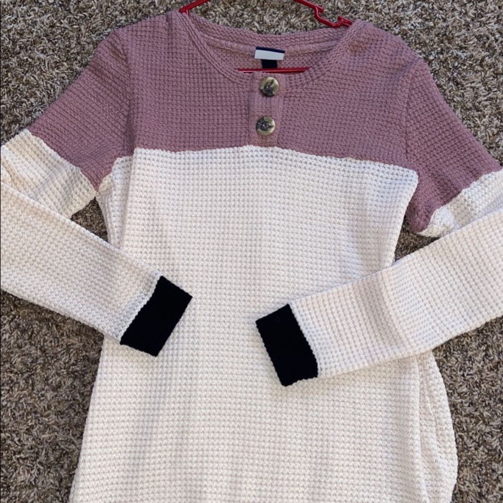 Adorable sweater from buckle